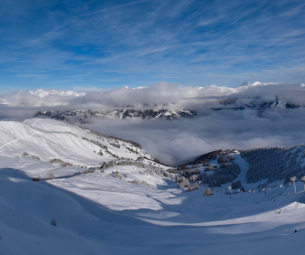 Panorama sur la station de Pra Loup en hiver © Skaping
